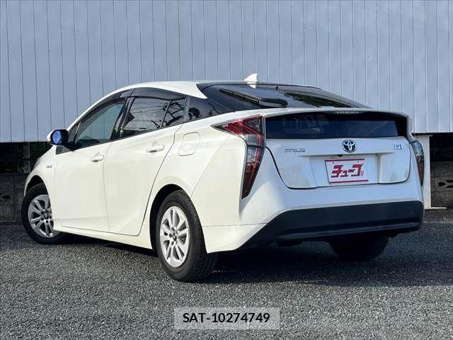 Toyota PRIUS 2017-10 8661044-9