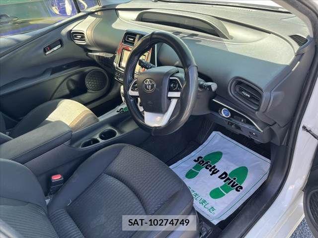 Toyota PRIUS 2017-10 8661044-11