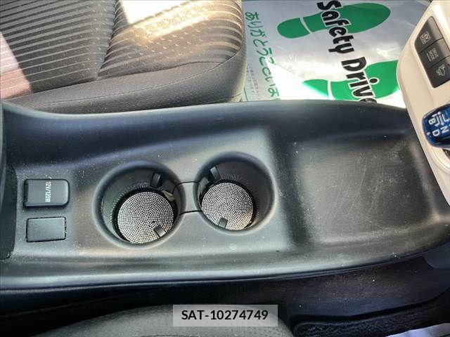 Toyota PRIUS 2017-10 8661044-29