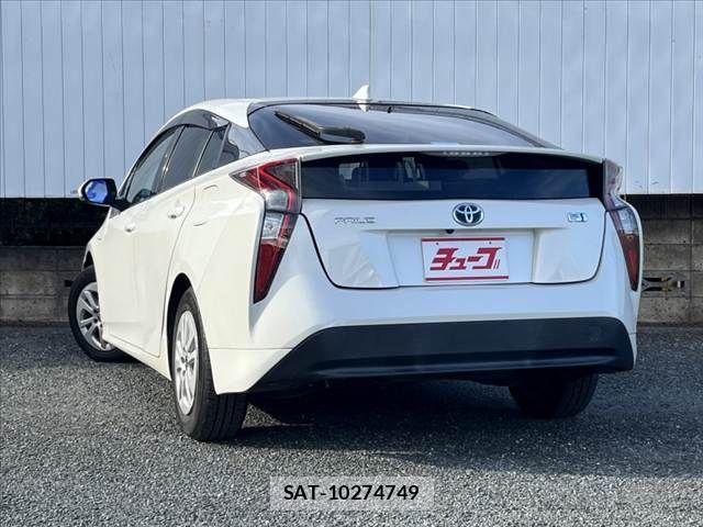 Toyota PRIUS 2017-10 8661044-8