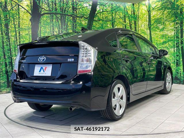 Toyota PRIUS 2010-12 8661059-16