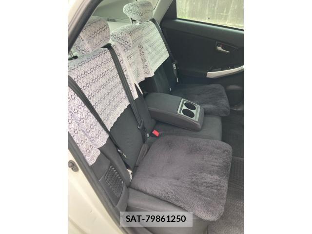 Toyota PRIUS 2014-10 8661066-13