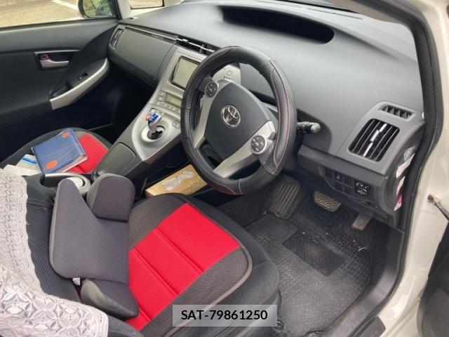 Toyota PRIUS 2014-10 8661066-14