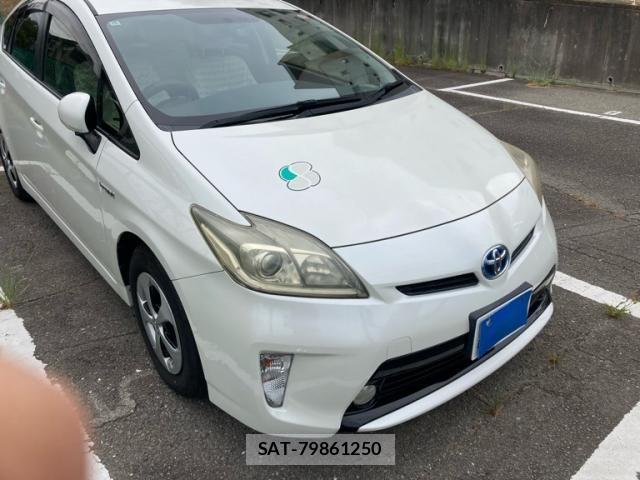 Toyota PRIUS 2014-10 8661066-1