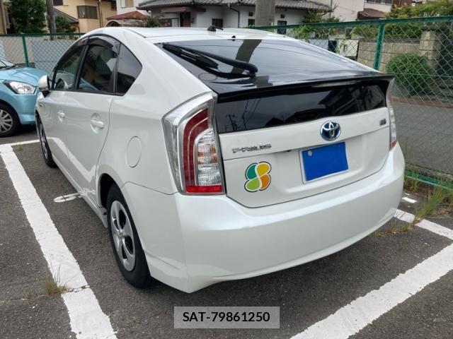 Toyota PRIUS 2014-10 8661066-4