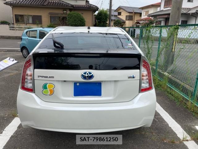 Toyota PRIUS 2014-10 8661066-5