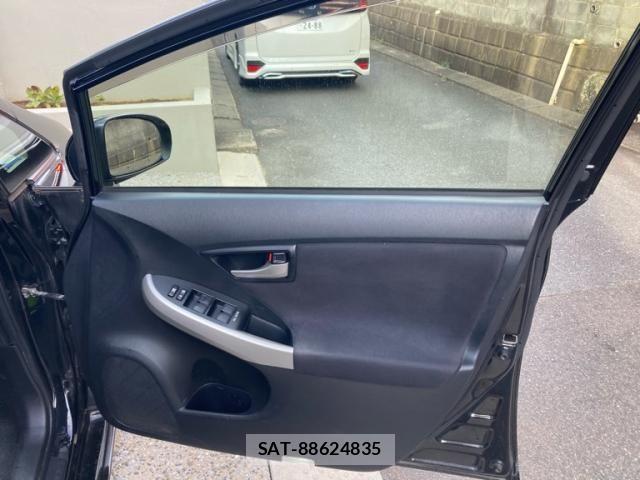 Toyota PRIUS 2014-03 8661067-10