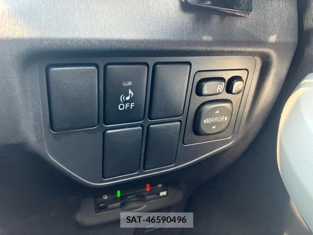 Toyota PRIUS 2013-10 8666757-9