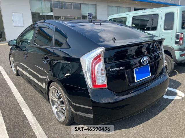 Toyota PRIUS 2013-10 8666757-3
