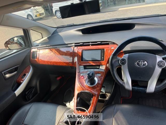 Toyota PRIUS 2013-10 8666757-7