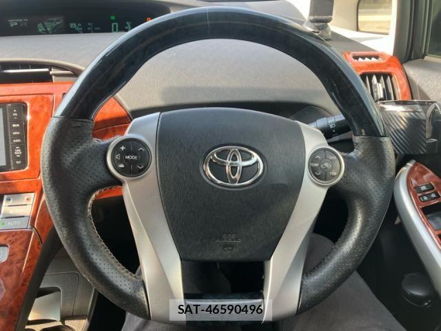 Toyota PRIUS 2013-10 8666757-8