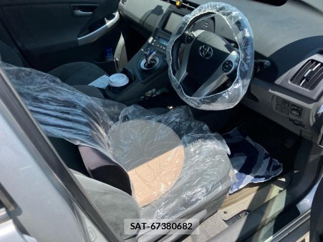 Toyota PRIUS 2010-04 8661098-12