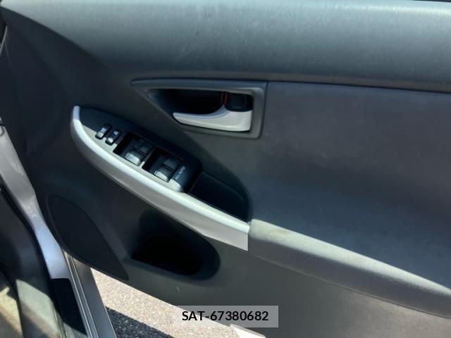 Toyota PRIUS 2010-04 8661098-13