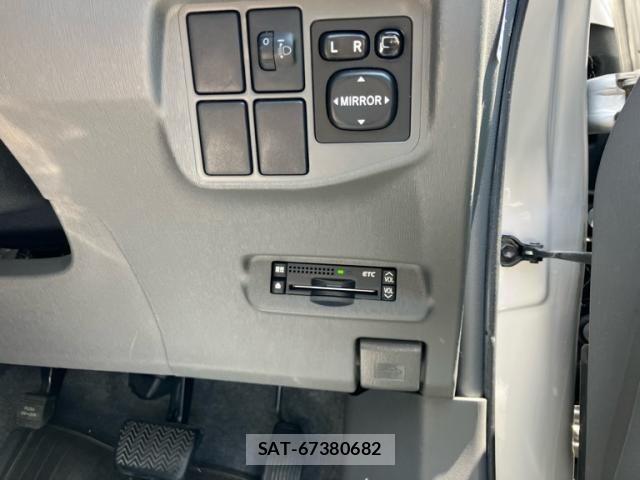 Toyota PRIUS 2010-04 8661098-18