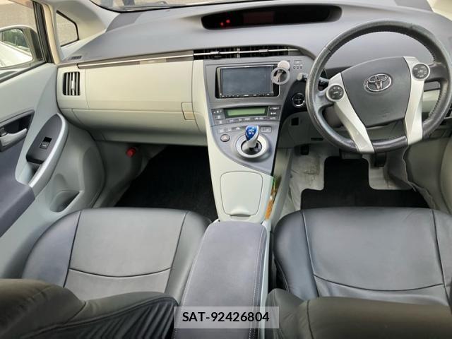 Toyota PRIUS 2011-06 8661076-11