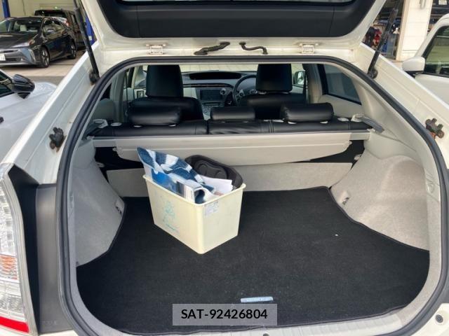 Toyota PRIUS 2011-06 8661076-13