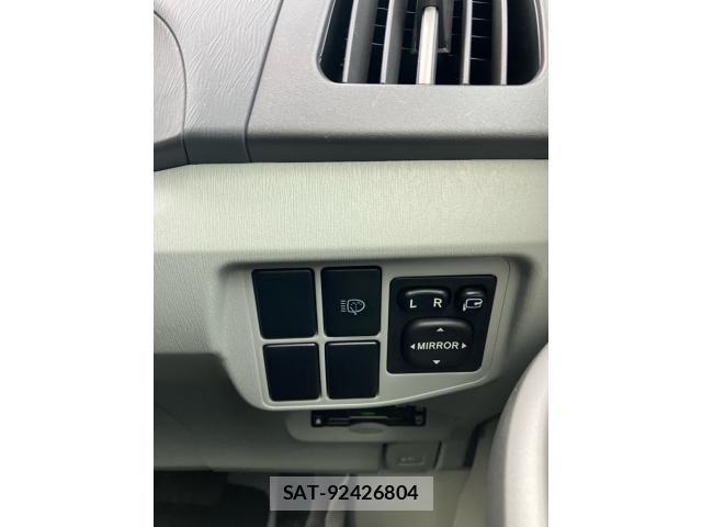 Toyota PRIUS 2011-06 8661076-16