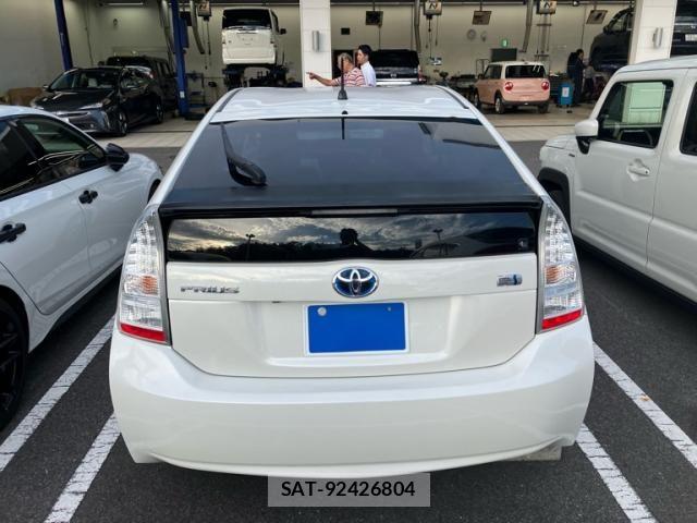 Toyota PRIUS 2011-06 8661076-4