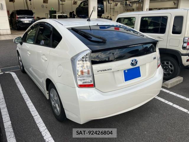 Toyota PRIUS 2011-06 8661076-6