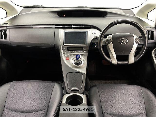 Toyota PRIUS 2014-01 8661065-1