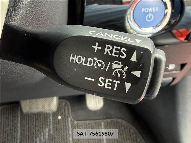 Toyota PRIUS 2016-08 8661039-26