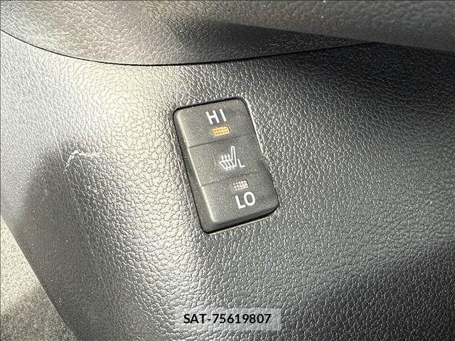 Toyota PRIUS 2016-08 8661039-29