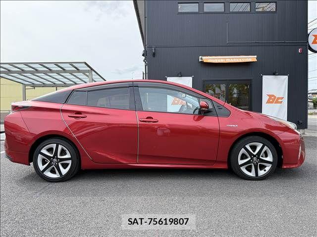 Toyota PRIUS 2016-08 8661039-6