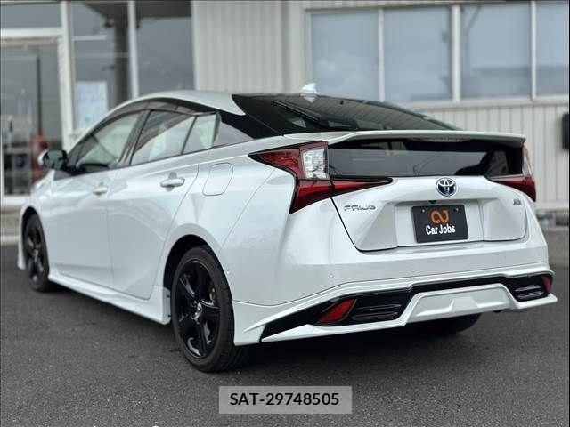 Toyota PRIUS 2020-08 8666742-3