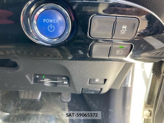 Toyota PRIUS 2015-12 8661063-13