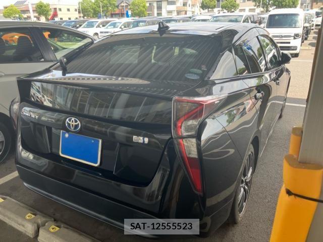 Toyota PRIUS 2018-03 8661041-1