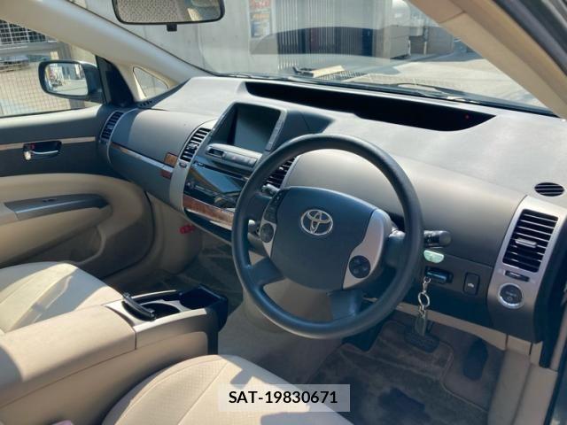 Toyota PRIUS 2004-11 8666755-10