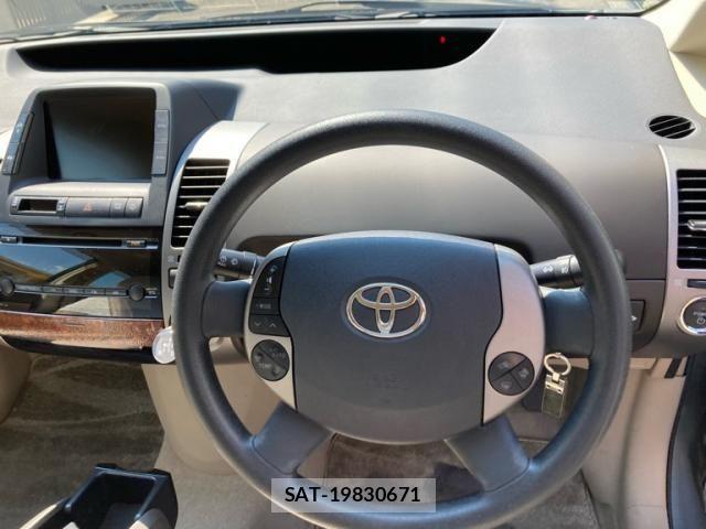 Toyota PRIUS 2004-11 8666755-12