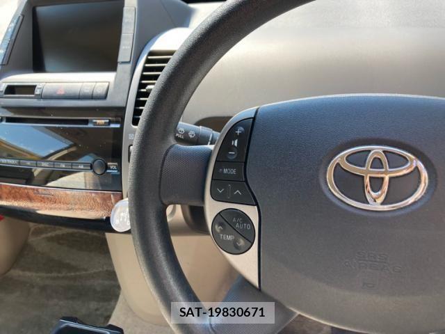 Toyota PRIUS 2004-11 8666755-14