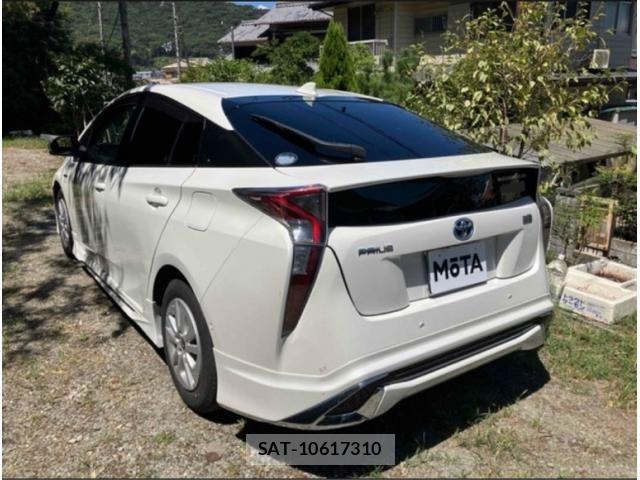 Toyota PRIUS 2018-06 8661042-1