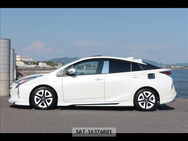 Toyota PRIUS 2016-01 8661021-2