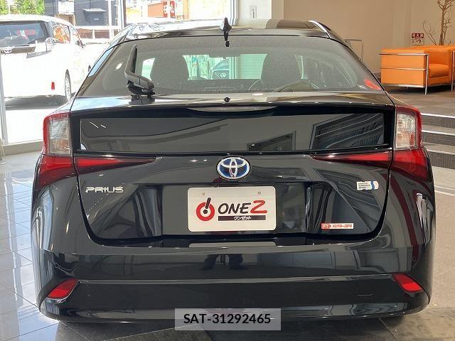 Toyota PRIUS 2022-10 8661009-13