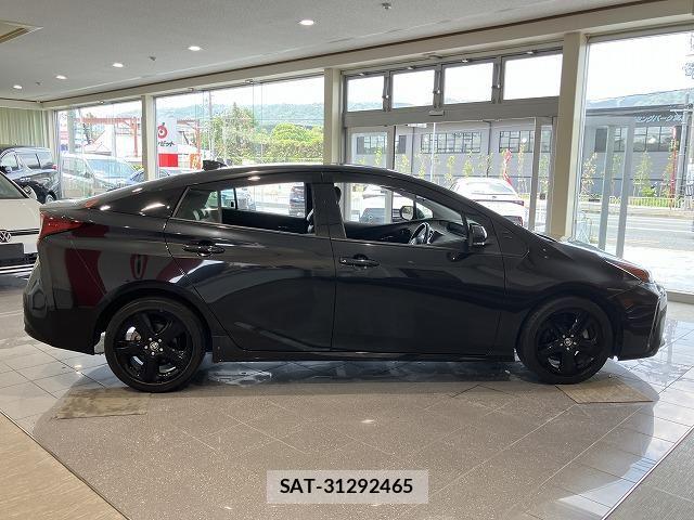 Toyota PRIUS 2022-10 8661009-14