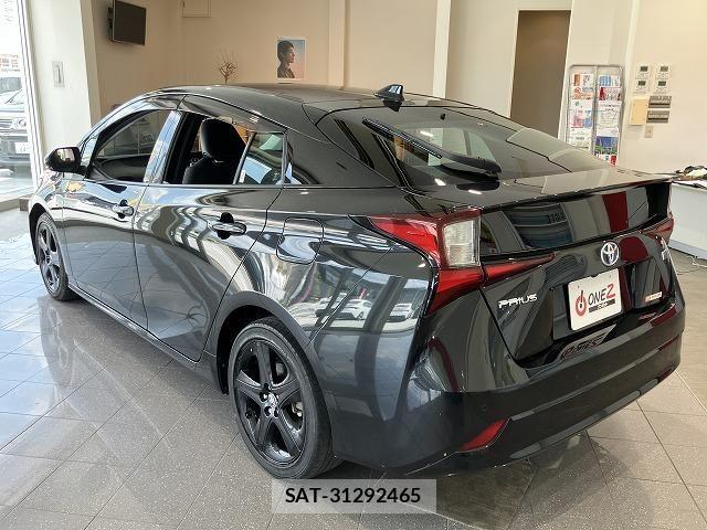 Toyota PRIUS 2022-10 8661009-18