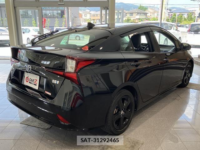 Toyota PRIUS 2022-10 8661009-2
