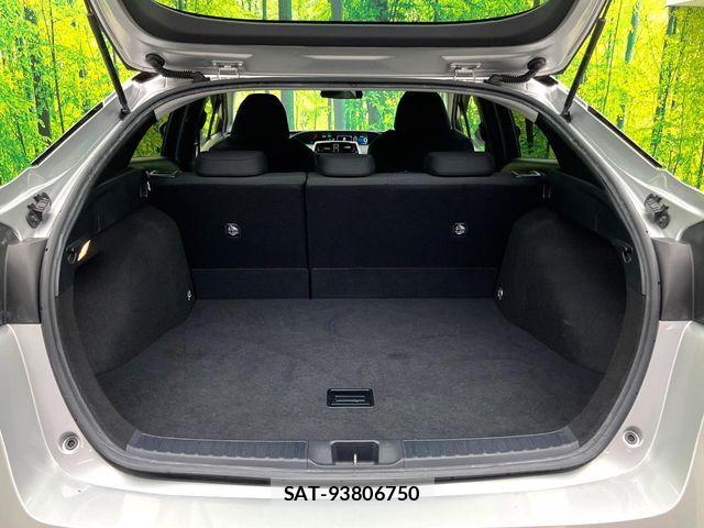 Toyota PRIUS 2017-12 8686319-10