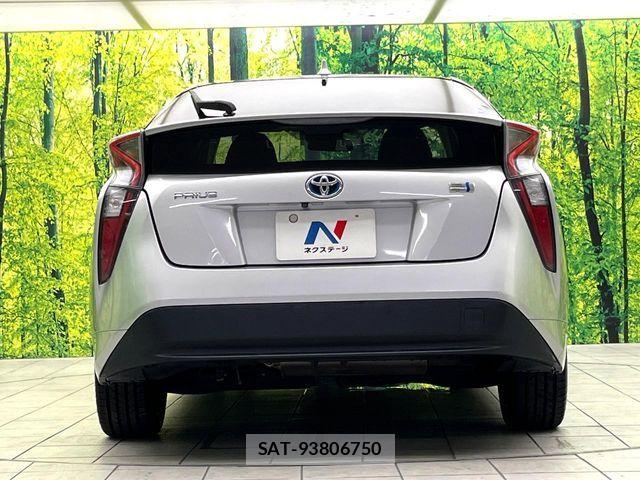 Toyota PRIUS 2017-12 8686319-14