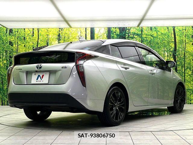Toyota PRIUS 2017-12 8686319-16