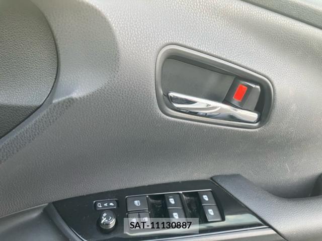 Toyota PRIUS 2018-01 8686334-18