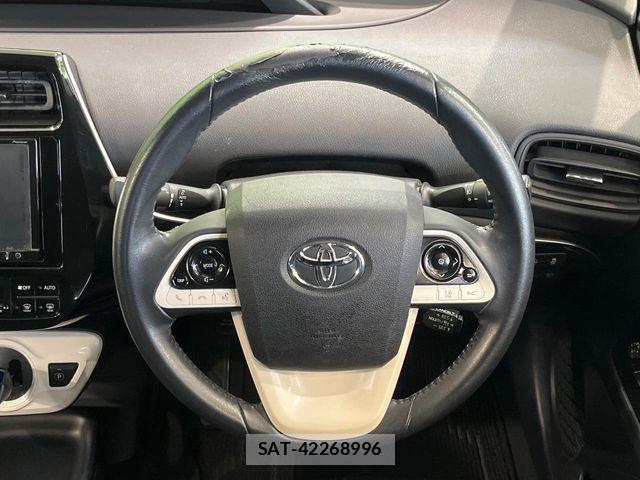 Toyota PRIUS 2017-01 8686304-10