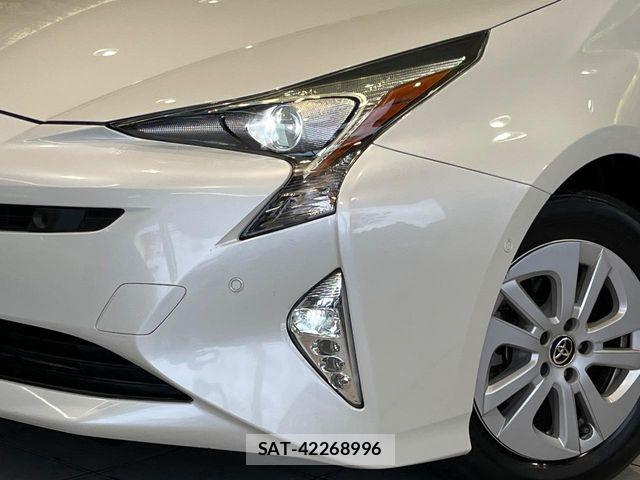 Toyota PRIUS 2017-01 8686304-11