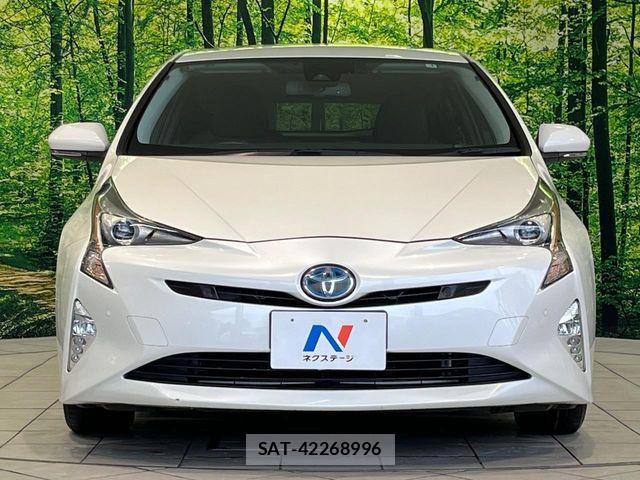 Toyota PRIUS 2017-01 8686304-13