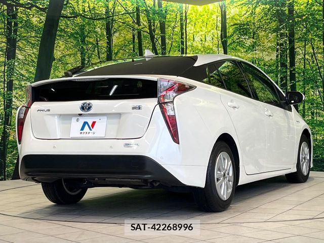 Toyota PRIUS 2017-01 8686304-16