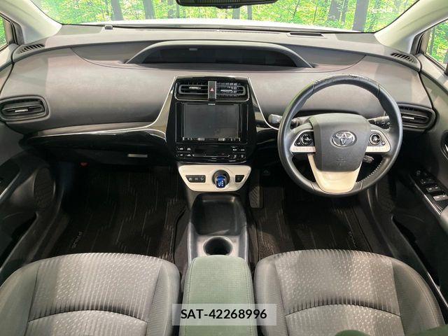 Toyota PRIUS 2017-01 8686304-1