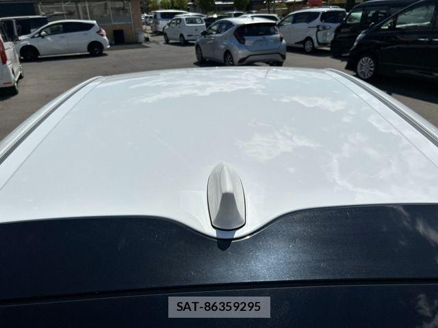 Toyota PRIUS 2017-04 8686316-11