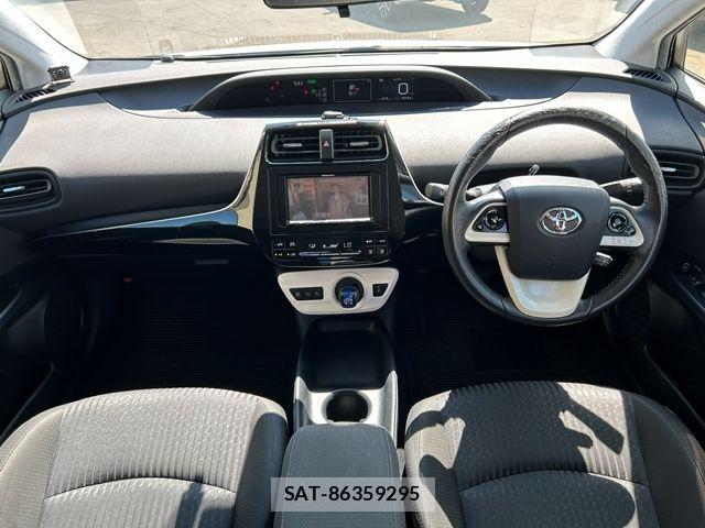 Toyota PRIUS 2017-04 8686316-13